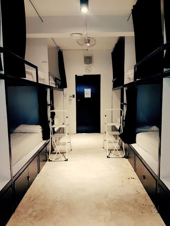 Seek Sleep Hostel Bangkok Eksteriør billede