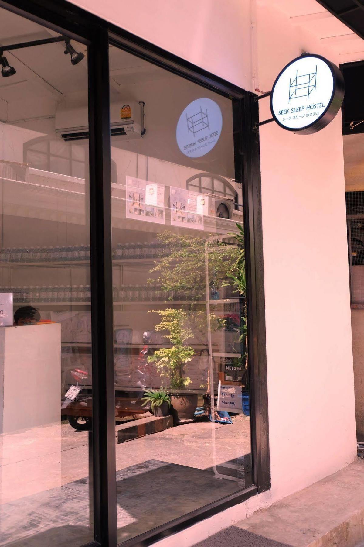 Seek Sleep Hostel Bangkok Eksteriør billede
