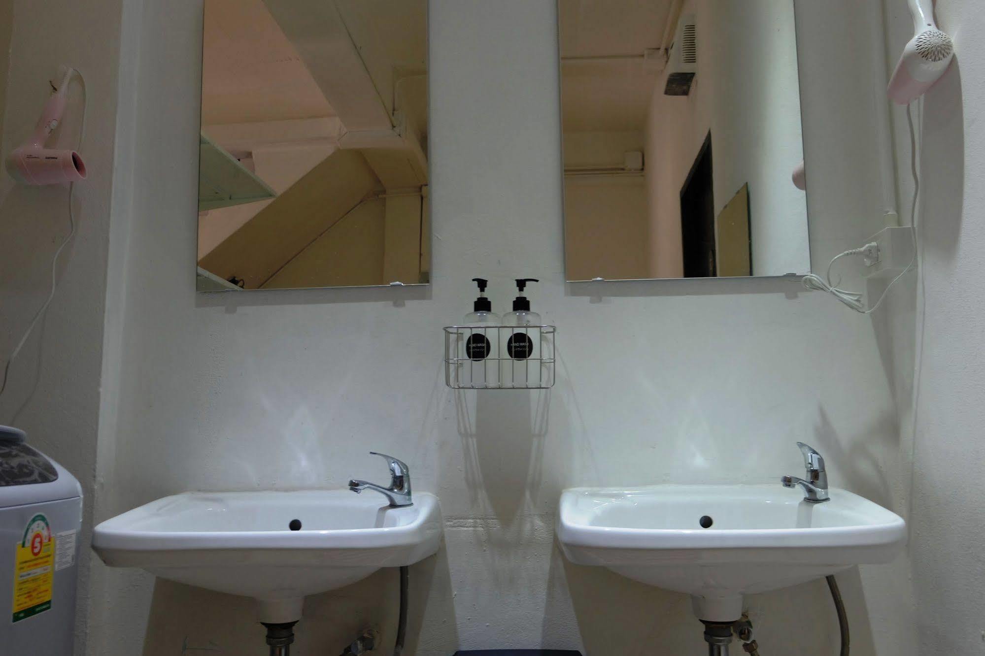 Seek Sleep Hostel Bangkok Eksteriør billede