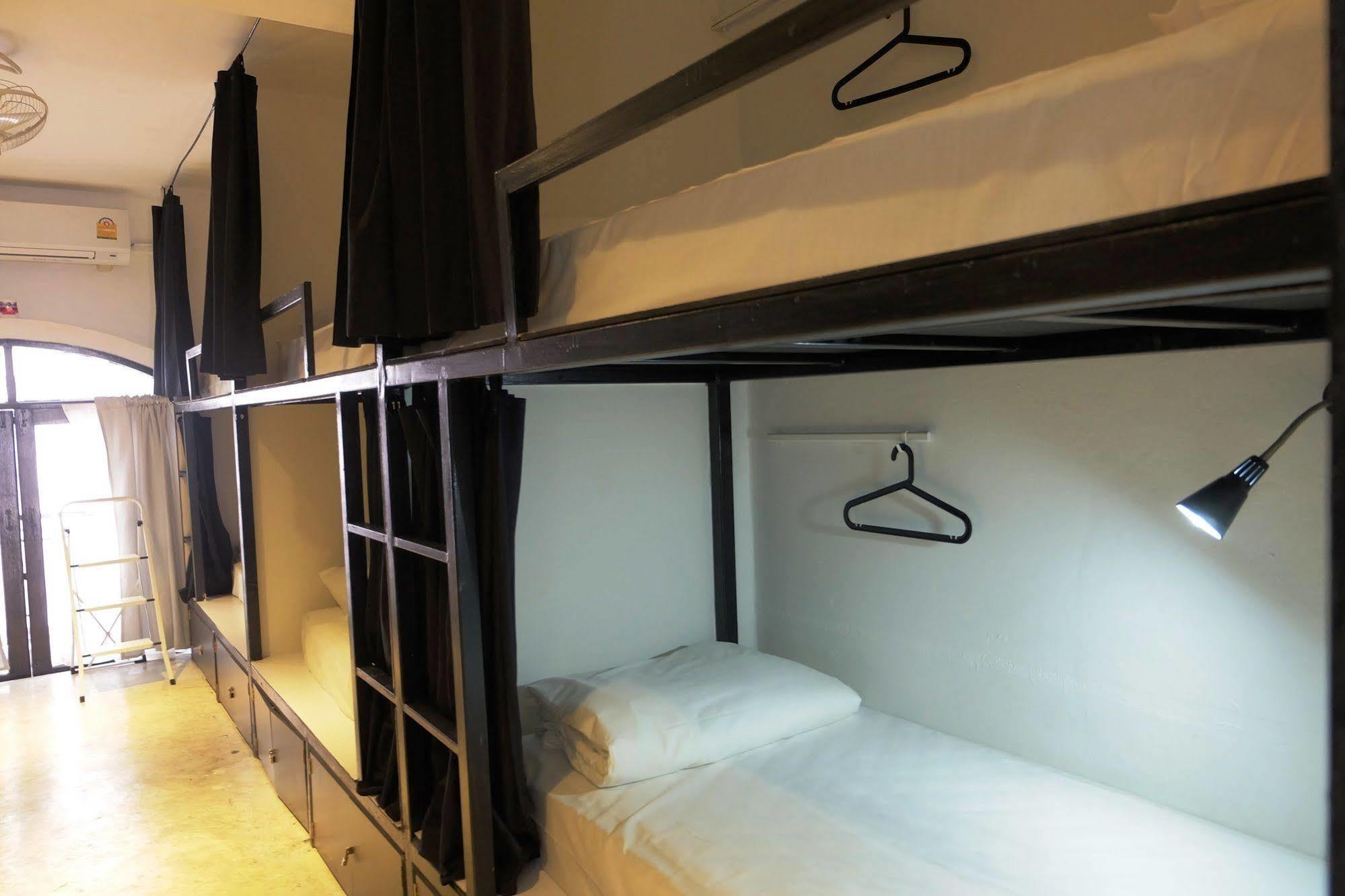 Seek Sleep Hostel Bangkok Eksteriør billede