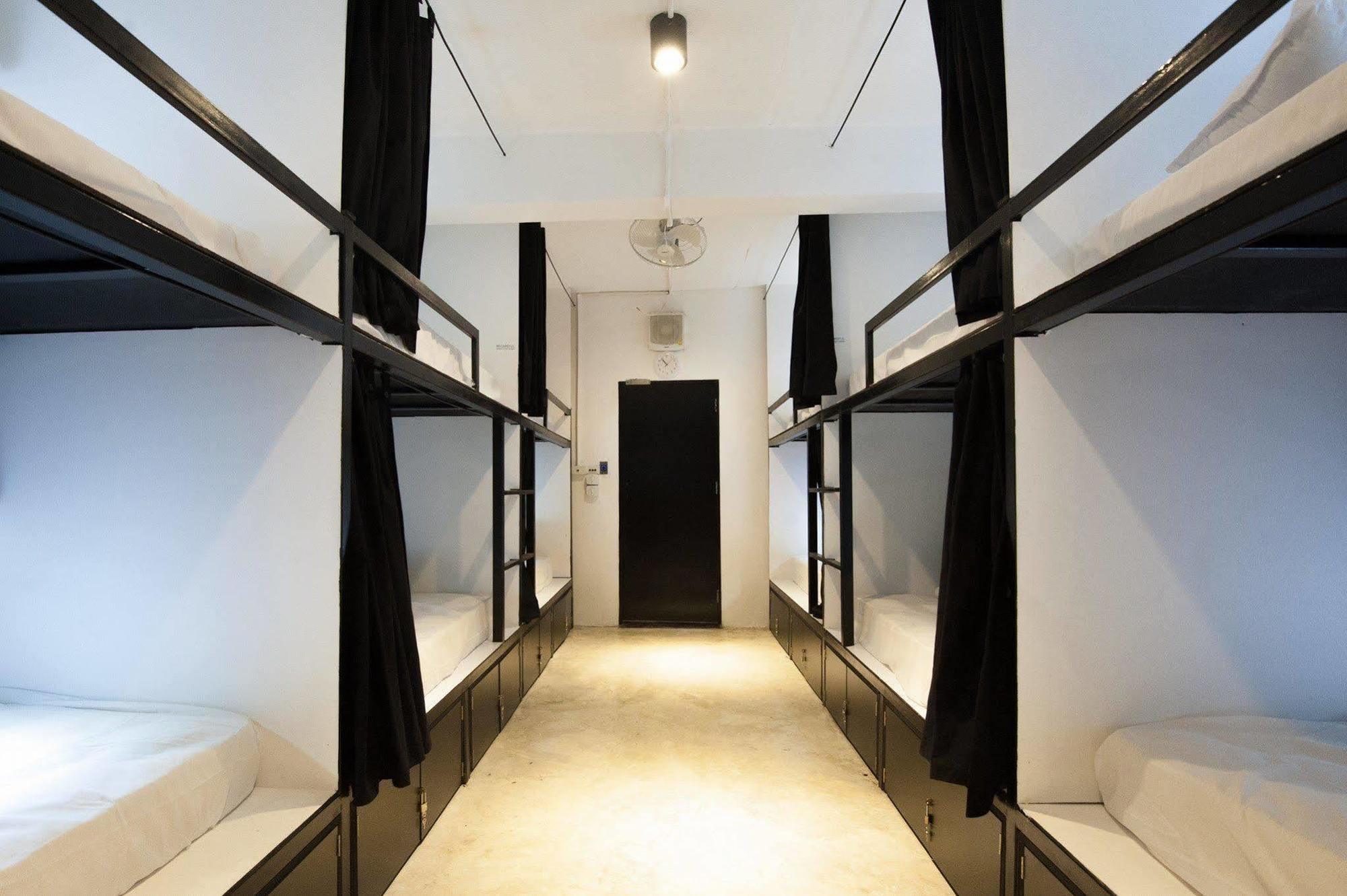 Seek Sleep Hostel Bangkok Eksteriør billede
